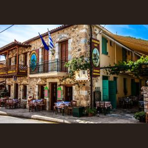 Απολαύστε το γεύμα σας στο εστιατόριο μας